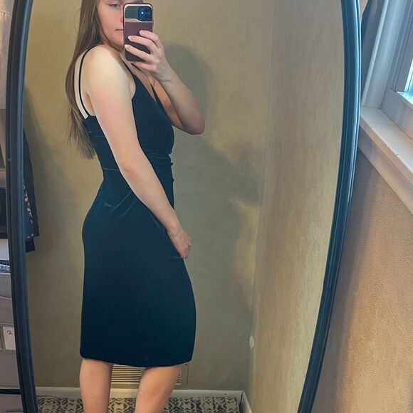 Black Halo Bowery Velvet Sheath Dress in Emerald - Picture 3 of 7
